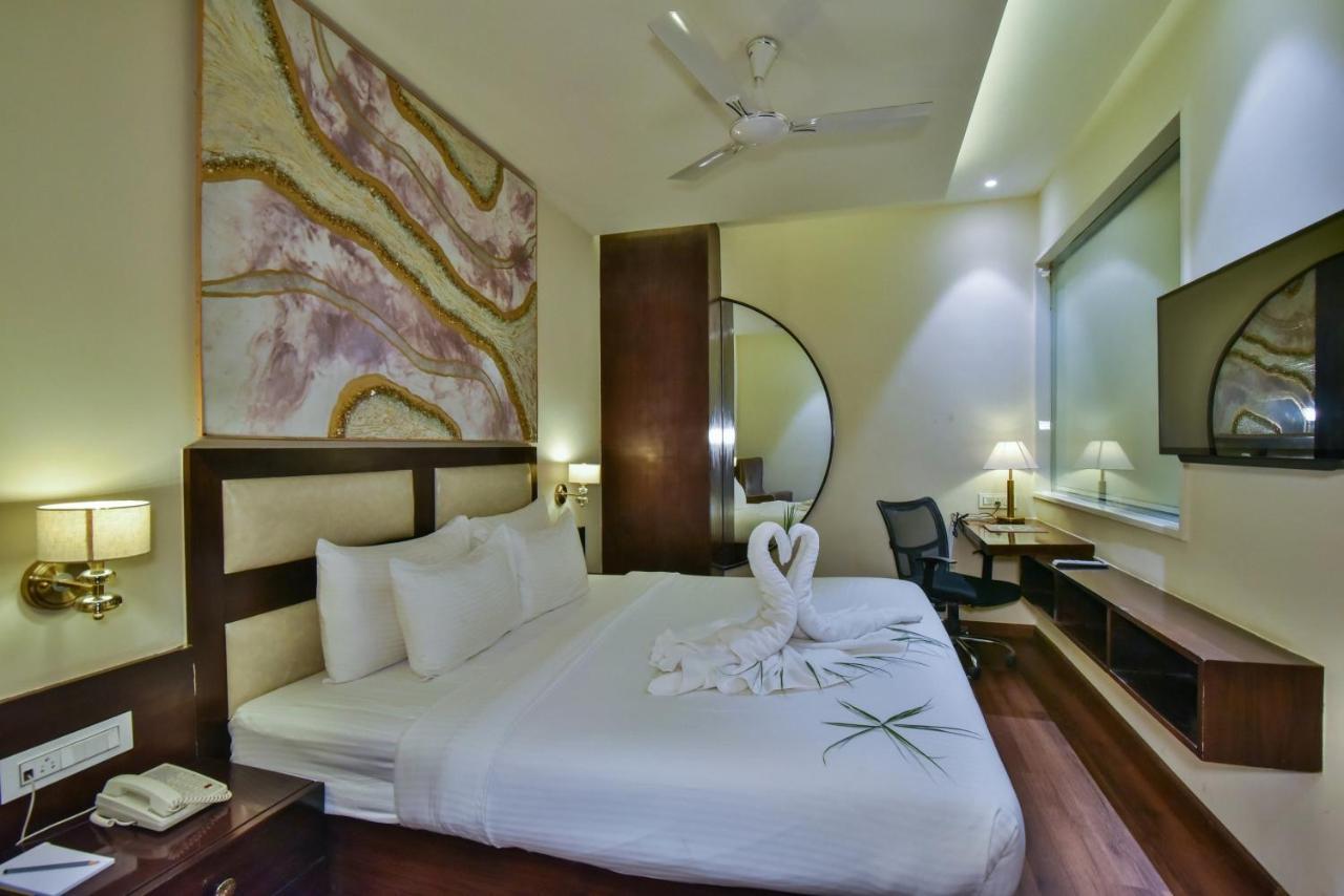 Hotel Br Grand With Nimo Club Amritsar -5 Mint From Golden Temple エクステリア 写真