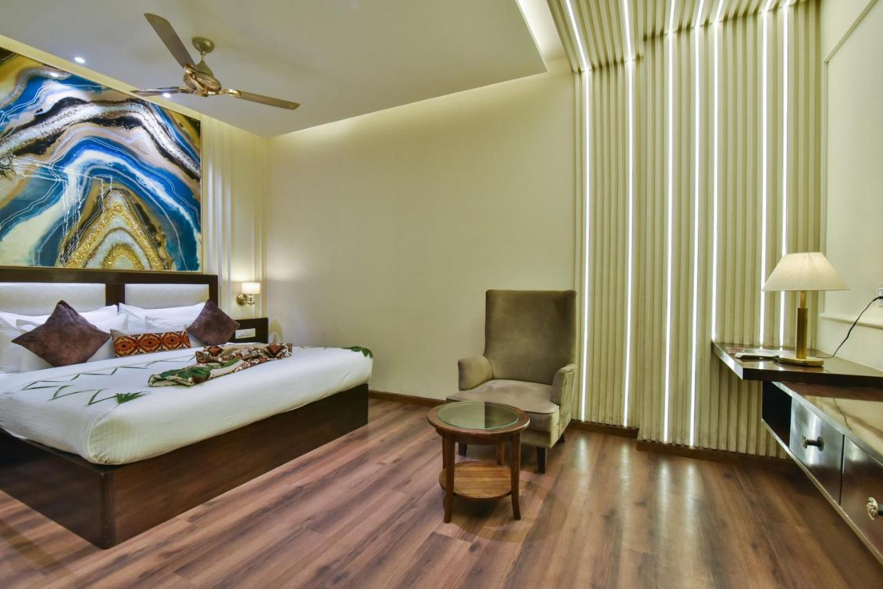 Hotel Br Grand With Nimo Club Amritsar -5 Mint From Golden Temple エクステリア 写真